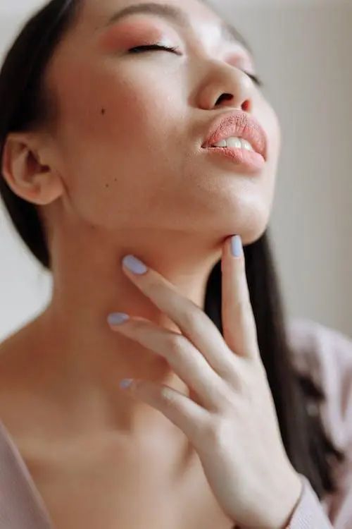 kybella-fda treatment for double chin A woman with black hair touching her chin and neck